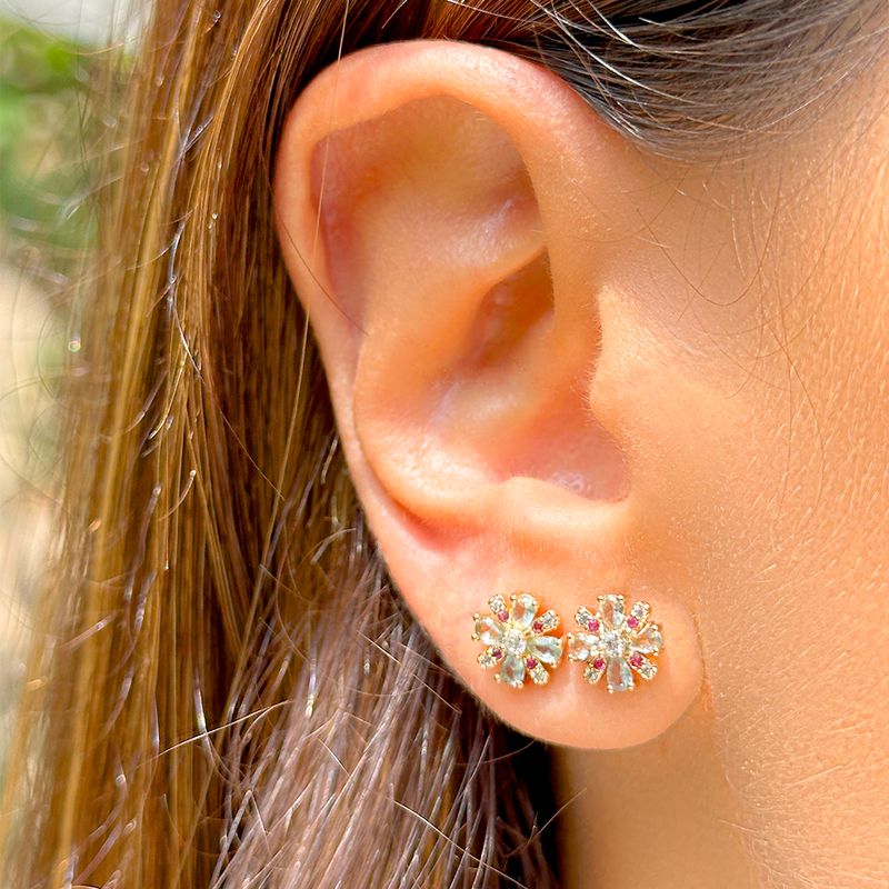 Brinco-flor-cristal-topazio-azul-zirconia-vermelha-banho-de-ouro-18k-nano-gold-