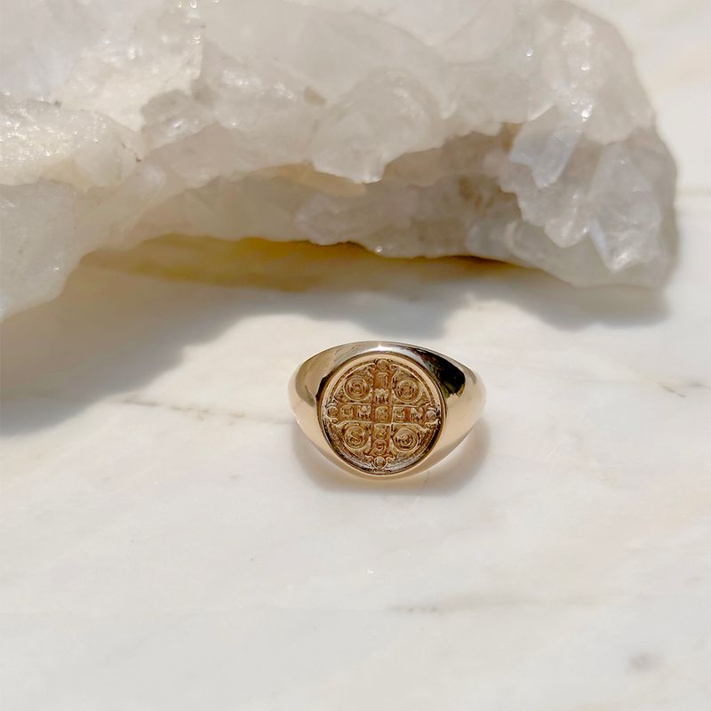 Anel-Liso-Dedo-Minimo--Mindinho--Medalha-de-Sao-Bento-Banho-de-Ouro-18K-Nano-Gold