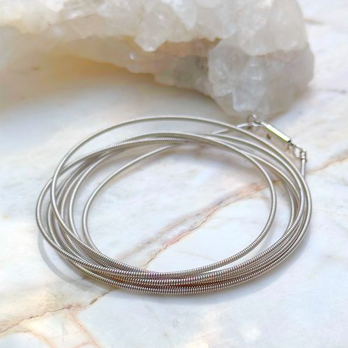 Pulseira Corda de Violão Lisa 120cm Banho de Ródio Branco