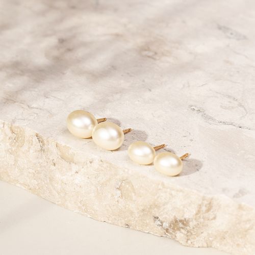 Brinco pérola sintética grão meia-lua 10mm kit com 2 pares  banho de ouro 18k