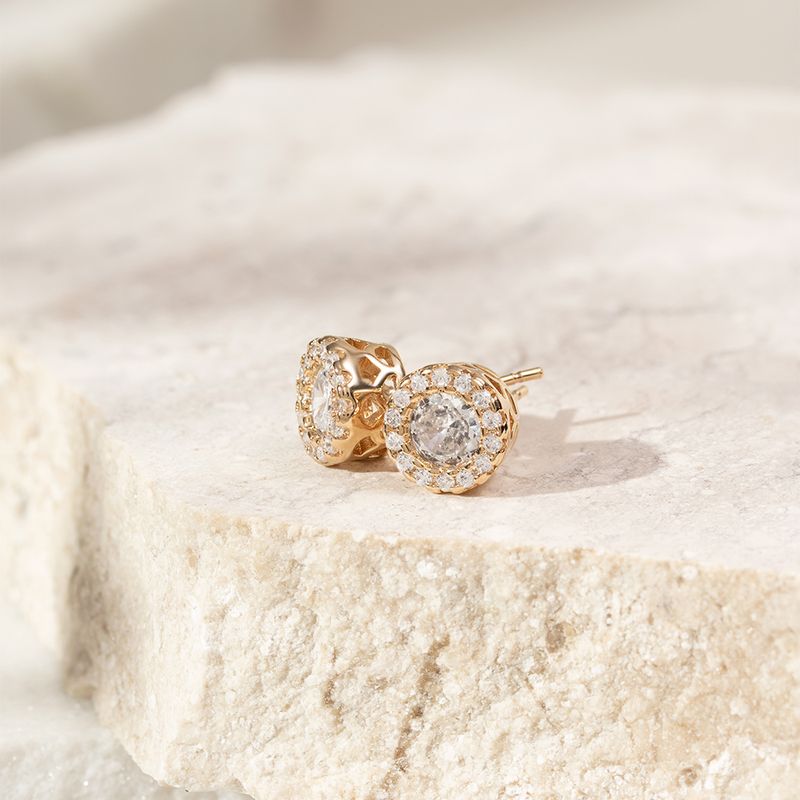 Brinco-ponto-de-luz-bordado-zirconia-branca-banho-de-ouro-18k