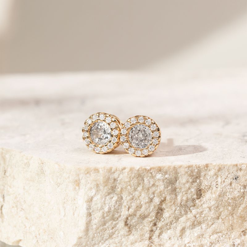 Brinco-ponto-de-luz-bordado-zirconia-branca-banho-de-ouro-18k