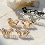 Brinco-onda-grande-zirconia-colorida-cravejada-banho-de-ouro-18k