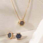 Conjunto-hexagono-zirconias-azuis-brancas-47cm-banho-de-ouro-18k