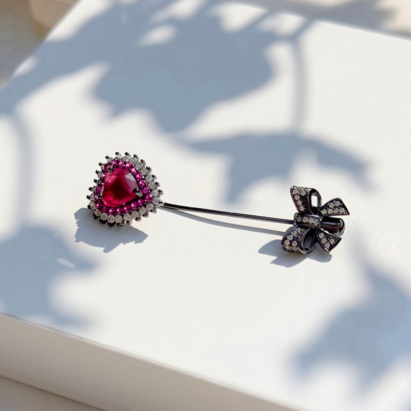 Broche-cristal-rubi-coracao-com-2-bordas-semijoia