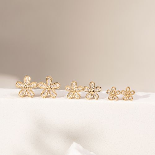 Kit de brincos flores zircônias brancas banho de ouro 18k