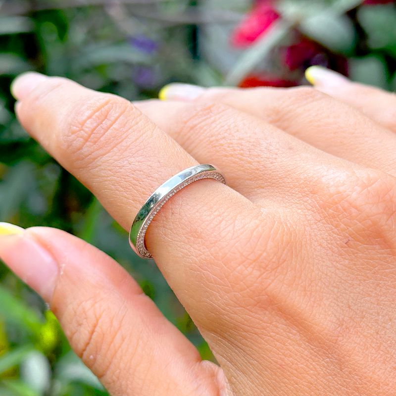 Anel-cravejado-lateral-zirconia-branca-prata-925