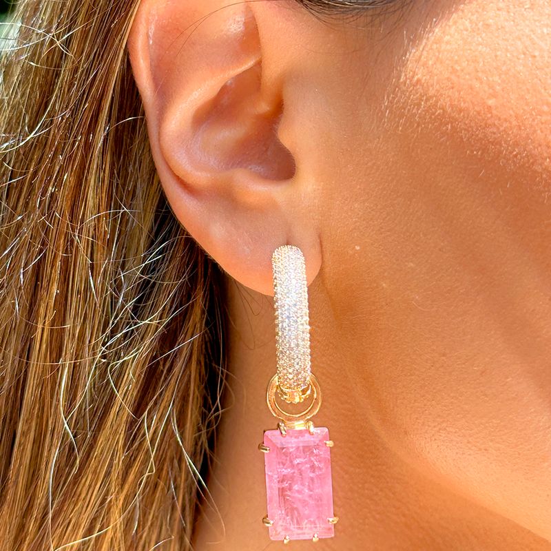 Brinco-ear-bling-grande-cravejado-zirconia-branca-retangulo-fusion-quartzo-rosa-banho-de-ouro-18k