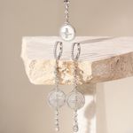 Brinco-de-argola-madreperola-medalha-estrelas-zirconia-branca-banho-de-rodio-branco