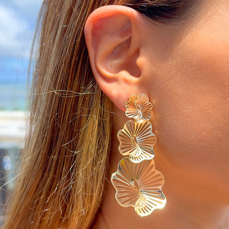Brinco-longo-botoes-de-flores-banho-de-ouro-18k