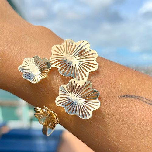 Bracelete botões de flores banho de ouro 18k