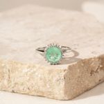 Anel-fusion-esmeralda-colmbiana-com-cravacao-em-garras-prata-925-