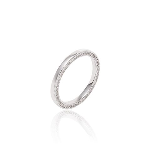 Anel cravejado lateral zircônia branca prata 925