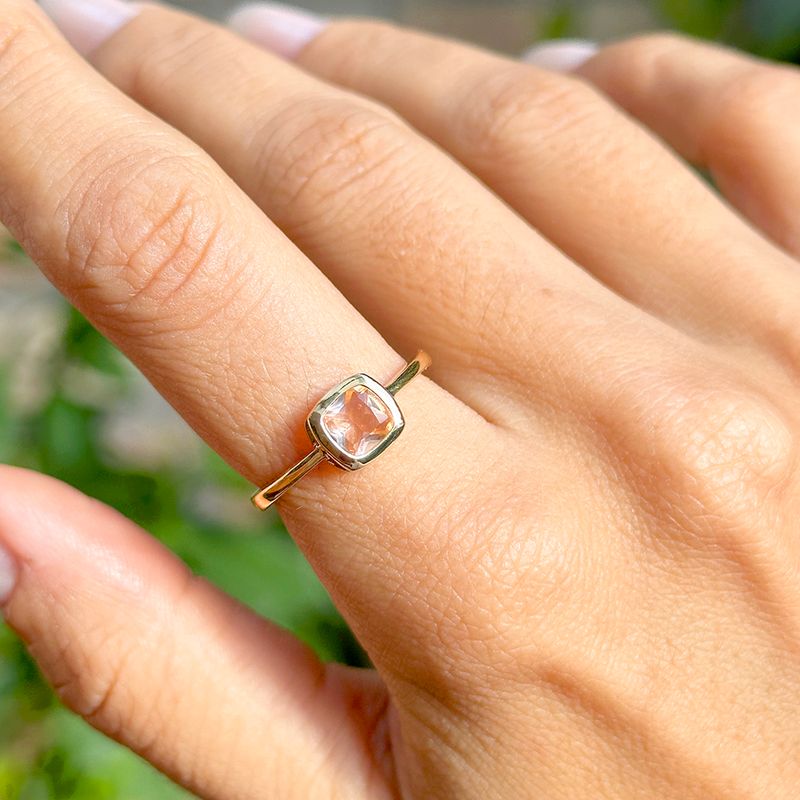 Anel-quadrado-cristal-morganita-banho-de-ouro-18k-