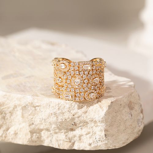 Anel abaulado cravejado zircônia branca banho de ouro 18k