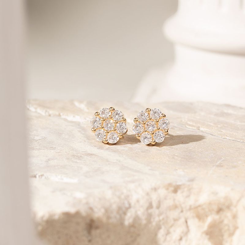 Brinco-flor-grande-ponto-de-luz-zirconia-branca-banho-de-ouro-18k