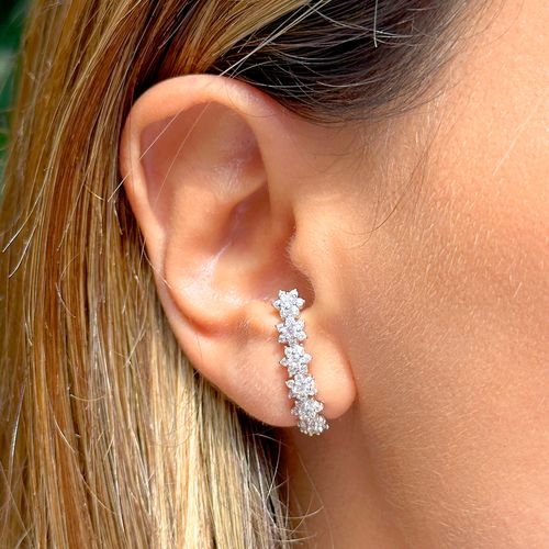 Brinco lombada inteira flores zircônia branca prata 925