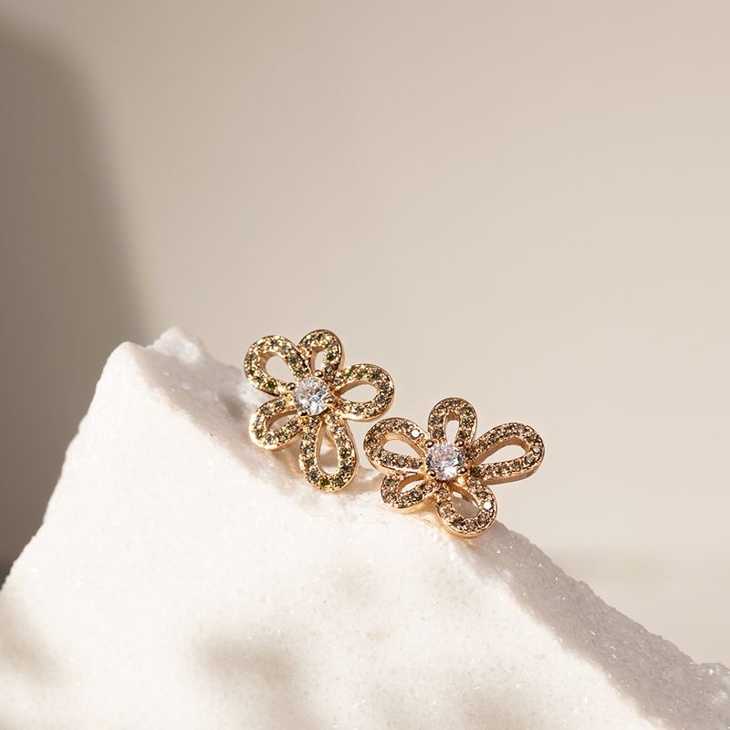 Brinco-Flor-Zirconia-Champanhe-Petalas-Banho-de-Ouro-18K