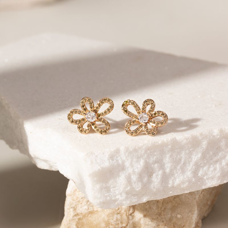 Brinco-Flor-Zirconia-Champanhe-Petalas-Banho-de-Ouro-18K
