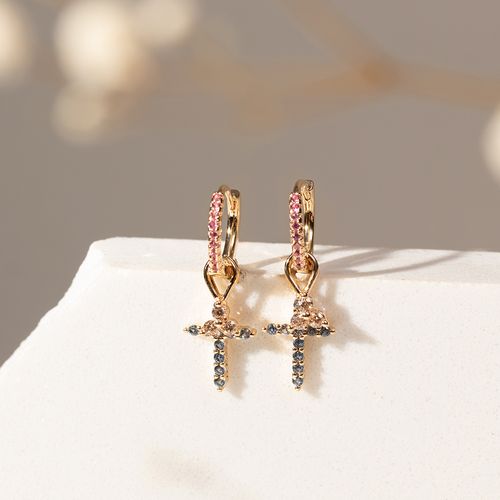 Brinco argola cruz e trevo zircônia rosa banho de ouro 18k