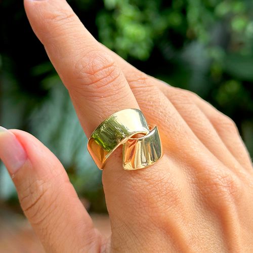 Anel nó liso banho de ouro 18k