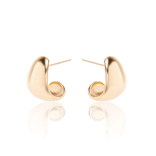 Brinco liso concha banho de ouro 18k