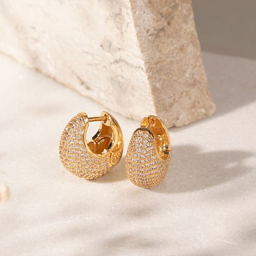 Brinco argola cheia zircônia branca banho de ouro 18k