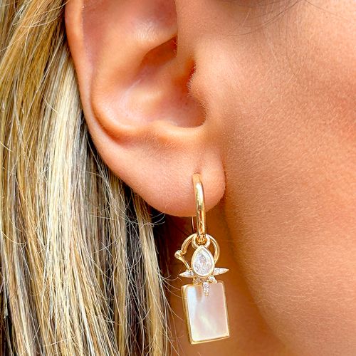 Brinco Ear Bling Madrepérola Banho de Ouro 18k
