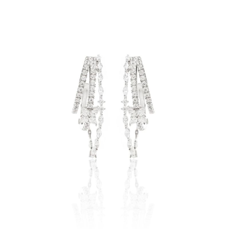 Brinco-argola-oval-com-3-fios-cravejado-com-zirconias-brancas-banho-em-rodio-branco