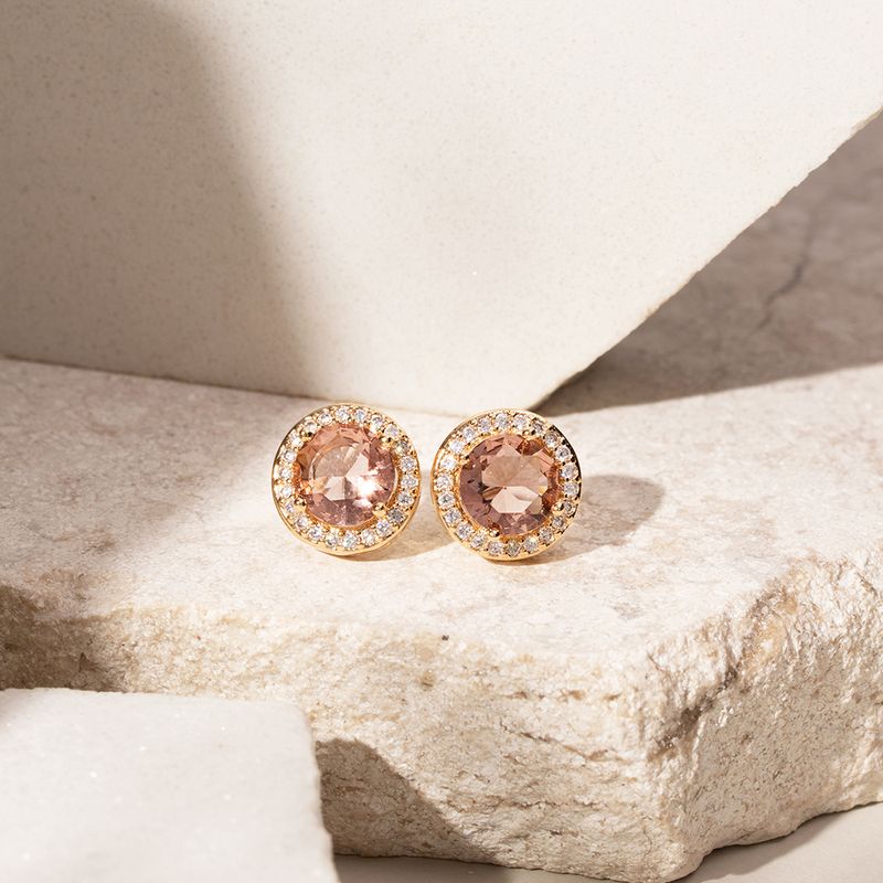 Brinco-Redondo-Bordado-Cristal-Rodolita-Cravejado-com-Zriconias-Brancas-Banho-de-Ouro-18k