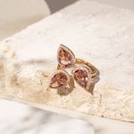 Anel-trio-gotas-cristal-rodolita-banhado-a-ouro-18k