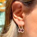 Brinco-argola-cristal-rodolita-gota-pendurada-banhado-a-ouro-18k