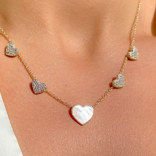 Colar Coração Madreperola 5 Corações Cravejados Banhado à Ouro 18k 50cm