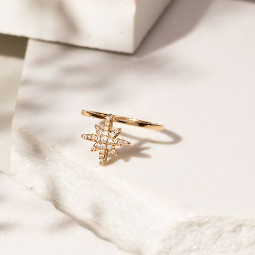 Anel estrela 8 pontas zirconia branca banho de ouro
