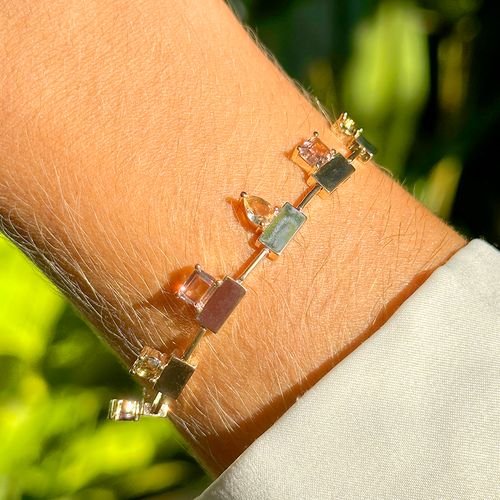 Pulseira Formas Cristal Rodolita, Cristal Morganita, Cristal Peridoto com Placas Banho de Ouro 18k 18cm