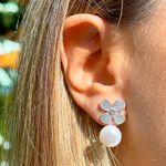 Brinco-Versatil-Flor-Cravejada-Pendulo-Perola-Prata-925-