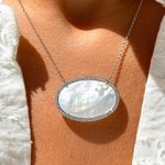 Colar-Madreperola-Medalha-Oval-Banho-de-Rodio-Branco-Tam-45cm-