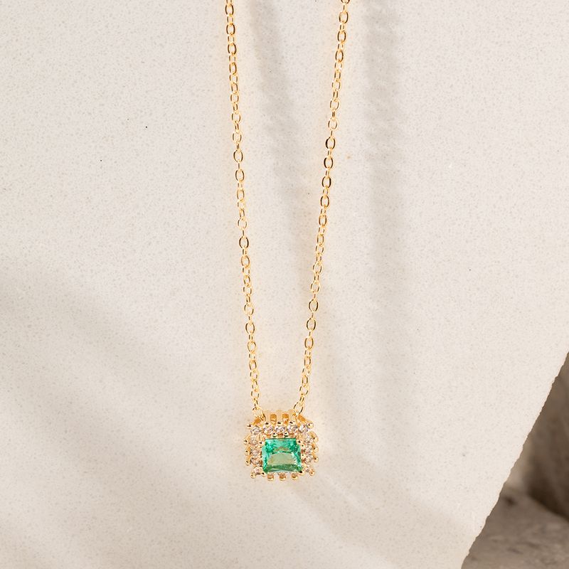 Colar-Pingente-Quadrado-Cristal-Paraiba-e-Borda-Cravejada-de-Zirconias-Brancas-Banho-de-Ouro-18k-Tam-50-cm