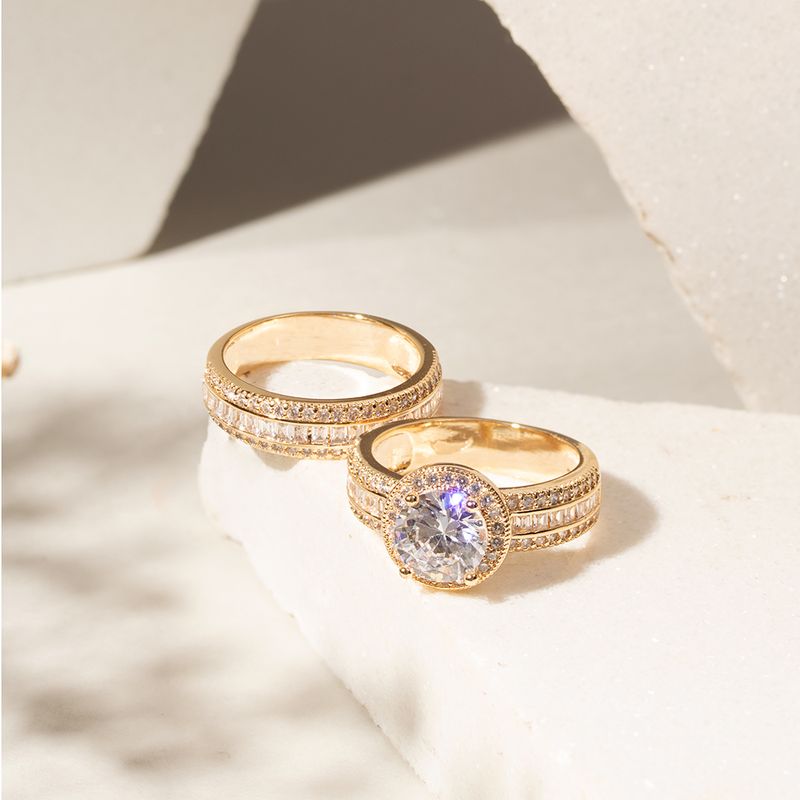 Anel-Duplo-Solitario-Cravacao-Halo-em-Garras-e-Cravejado-Inteiro-Banho-de-Ouro-18k