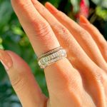 Alianca-Inteira-Cravacao-Trilho-de-Zirconia-Branca-Banho-de-Ouro-18k