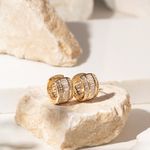 Brinco-Argolinha-Cravacao-Trilho-de-Zirconia-Branca-Banho-de-Ouro-18k-
