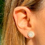 Brinco-Ponto-de-Luz-com-Zirconia-Branca-em-Cravacao-Inglesa-Banho-de-Ouro-18k