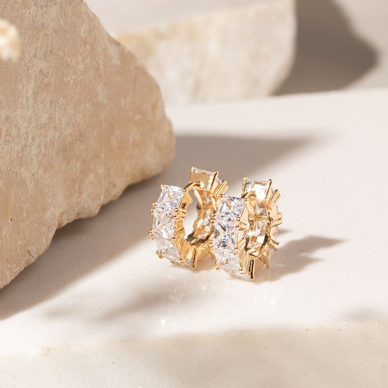 Brinco-Argola-Cravejado-Zirconia-Branca-Banho-de-Ouro-18k