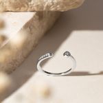 Anel-Aro-Aberto-com-Zirconia-Branca-em-Cravacao-Inglesa-e-Pave---Prata-925-