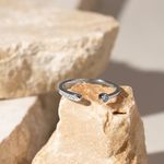 Anel-Aro-Aberto-com-Zirconia-Branca-em-Cravacao-Inglesa-e-Pave---Prata-925-