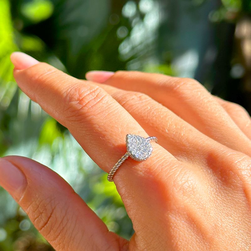 Anel-Solitario-Gota-Cravejado-com-Zirconia-Branca---Prata-925