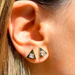 Brinco-Triangulo-11-mm-Com-Zirconia-Branca-Banho-de-Ouro-18k