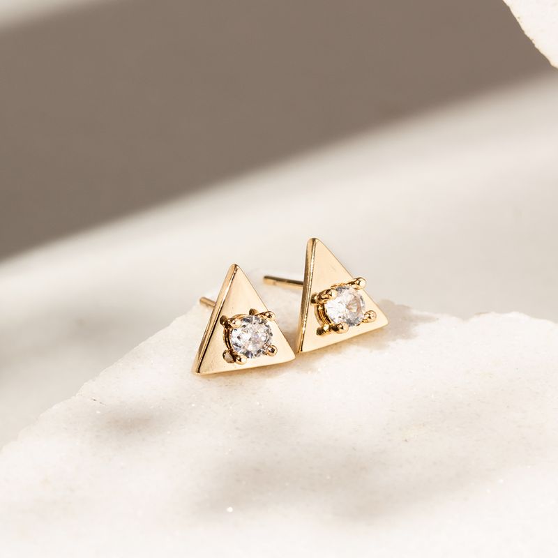 Brinco-Triangulo-11-mm-Com-Zirconia-Branca-Banho-de-Ouro-18k