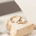 Anel-Triangulo-Com-Zirconia-Branca-Aro-Aberto-Banho-de-Ouro-18k-