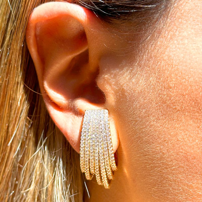 Brinco-Argola-J-Fios-Cravejados-com-Zirconias-Brancas---Banho-de-Ouro-18k